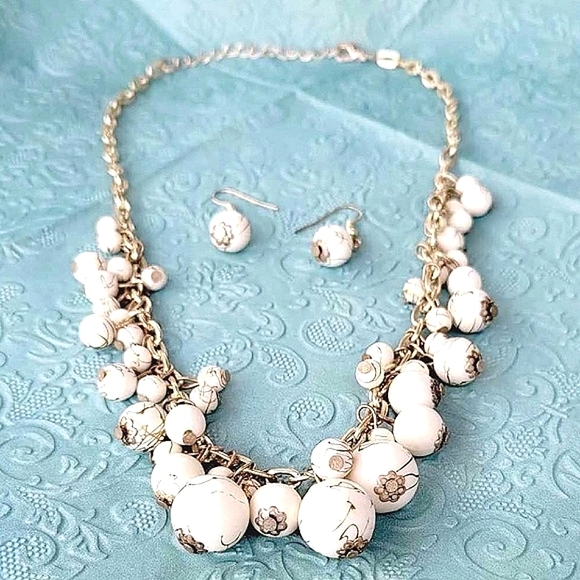 Vintage Silver Faux Pearl Cluster Gold Drizzle Timeless Bauble Necklace Set - Picture 6 of 10